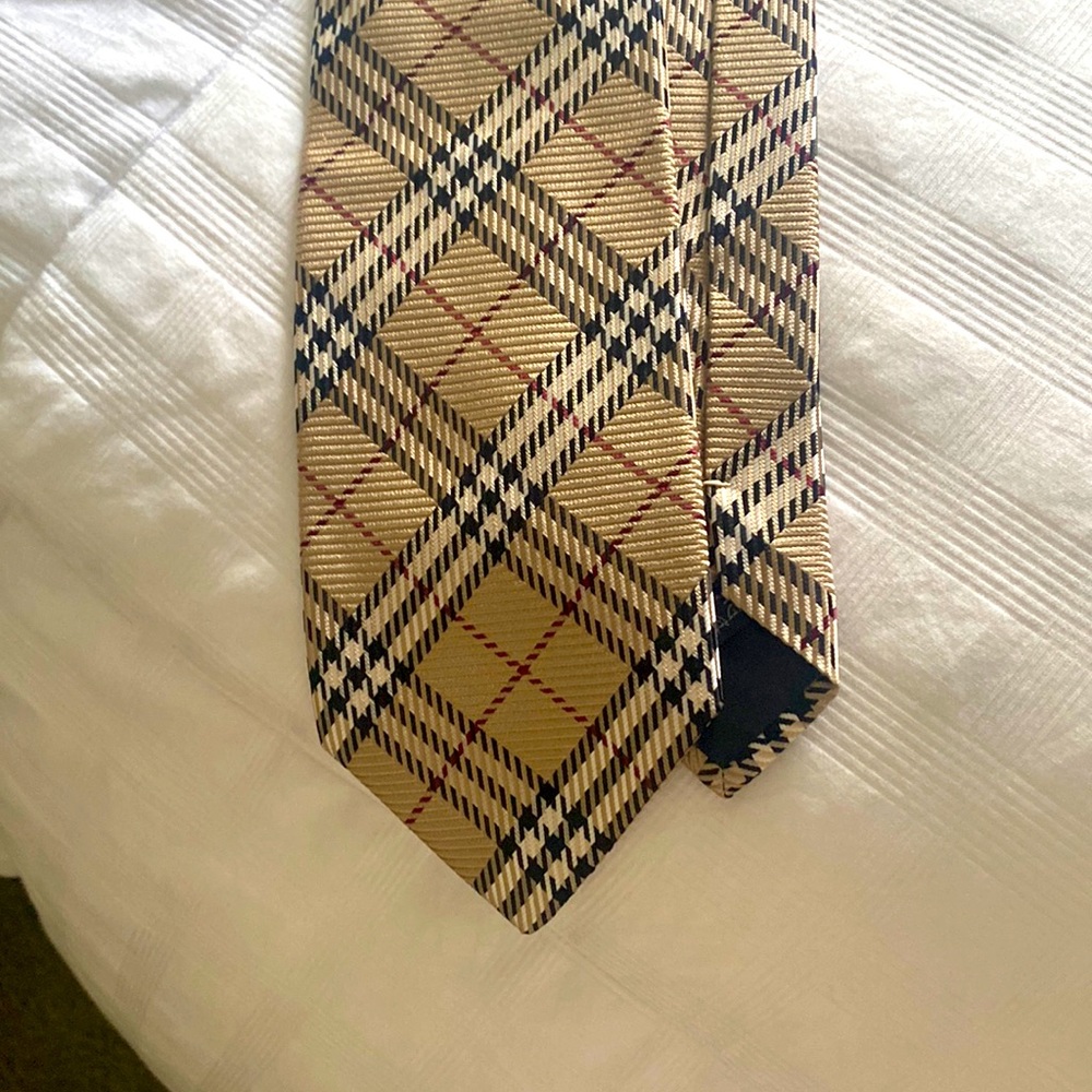 Burberry 100% Silk tie.  Made in Italy! AUTHENTIC!